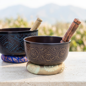 Cuenco de Canto de Aluminio de Alta Calidad para Sanación, Meditación y Terapia, Cuenco de Canto Metálico Antiguo con Grabados Artesanales - Product Image 1