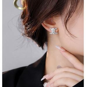 ต่างหูทรงซุ้มประตูชัยแบบยุโรปอเมริกัน ประดับเพชรซิรคอน ดีไซน์หรูหราทันสมัย ใช้งานได้หลากหลาย เหมาะสำหรับเป็นของขวัญ - Product Image 5