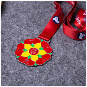 Medalla Conmemorativa del Evento Deportivo 2019, Rosa de The Shires Ultra 64, Diseño en Rojo, Amarillo y Verde - Product Image 5