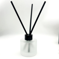 Bouteille de diffuseur d'arôme de parfum de luxe noir mat 100ml 200ml bouchon carré en aluminium avec pulvérisateur à pompe