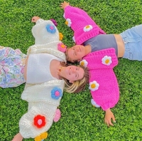 Haut en crochet personnalisé femmes tricoté à la main hiver Cardigan Style décontracté à la main 3D fleur gros pull manteau avec manches lanterne