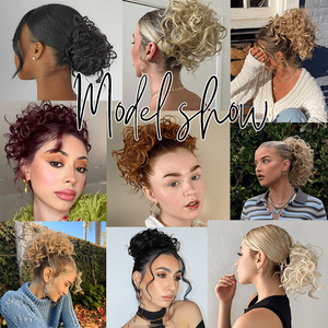 Extensions <span class=keywords><strong>de</strong></span> cheveux synthétiques Julianna Wholesale : <span class=keywords><strong>Queue</strong></span> <span class=keywords><strong>de</strong></span> <span class=keywords><strong>cheval</strong></span> bouclée désordonnée Dalia blonde courte avec cordon <span class=keywords><strong>de</strong></span> serrage - Product Image 5