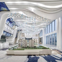 Lustre ANNO Blue Drop avec design flottant multi-niveaux, suspension personnalisée en grappe pour centre de vente immobilière