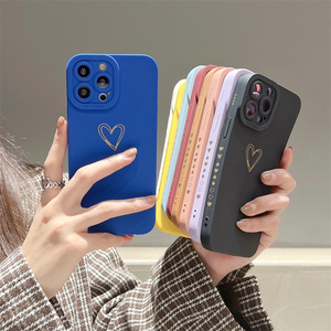 Funda para Teléfono Móvil con Corazón Dorado de Moda INS para <span class=keywords><strong>iPhone</strong></span> 16 Pro Max 15 Plus 14Pro 13 12 11 XS XR 7 Plus, Cubierta Trasera Suave de TPU - Product Image 3
