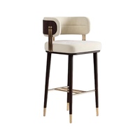 Tabouret de bar de luxe de style italien avec structure en bois et dossier personnalisable pour la maison, l'hôtel, le club, la réception