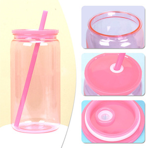 Entrepôt USA Cadeau de la <span class=keywords><strong>Saint</strong></span>-<span class=keywords><strong>Valentin</strong></span> 16oz UV DTF incassable rose clair en plastique blanc en forme de bière canettes <span class=keywords><strong>tasse</strong></span> avec couvercle et pailles - Product Image 5