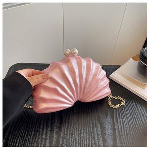 กระเป๋าคลัทช์ทรงเปลือกหอยโลหะสำหรับงานกลางคืน - Product Image 1