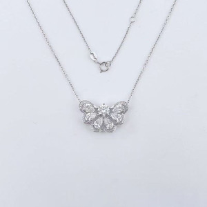 Collar con Colgante Ajustable de Plata Platino Pt950 con Diamante Cultivado en Laboratorio, Corte Pera, Diseño de Ala de Mariposa, Halo, Elegante y Moderno, 2.153ct IGI - Product Image 5