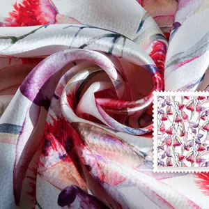 Rotes frisches Blumenmuster 16mm Seide Crinkle Satin Jacquard Muster Stoff für Kleidungs stücke