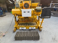 Grande machine mobile semi-automatique de fabrication de briques, machine de moulage de blocs de ciment portative de haute qualité avec sélection de matériaux de qualité supérieure