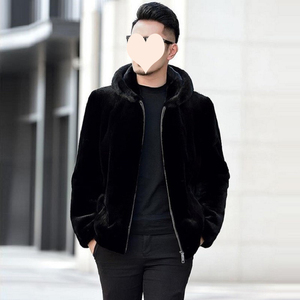 Manteau en fausse fourrure de luxe pour homme, fabriqué à partir de fibres synthétiques haute densité pour un style durable - Product Image 2