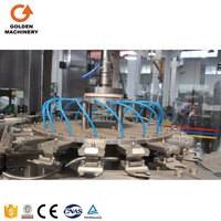 Automatische fabrieksmachine voor het vullen van grote hoeveelheden fruitsap in PET-flessen, 3000-15000 flessen per uur.