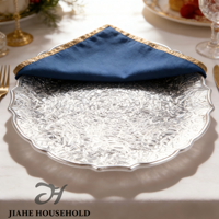 Assiette de présentation texturée à bord festonné en PP de 13 pouces, décorative, gaufrée métallique, pour la mise en table de mariages, banquets et fêtes