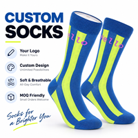 Chaussettes mi-mollet bleues personnalisées, rayures jaunes fluorescentes, lettres violettes en jacquard, chaussettes lumineuses