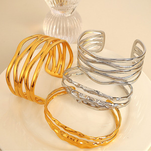 Pulseras de Moda, Diseño Multicapa, Chapadas en Oro, de Acero de Titanio, Joyería Unisex - Product Image 1