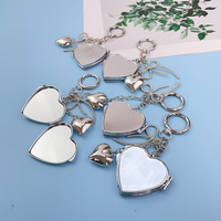 Vente en gros petit miroir pliant en métal miroir de poche de voyage petit mini miroir de maquillage rond en forme de coeur avec porte-clés
