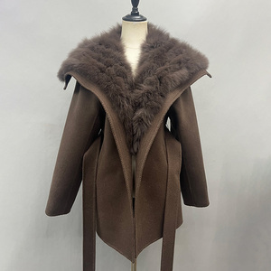 معطف نسائي فاخر من الصوف الحقيقي لشتاء 2026 معطف قصير دافئ أنيق مع حواف من فرو الثعلب الحقيقي - Product Image 1