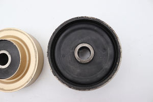Adapté aux excavateurs Yuchai YC85, coussinets en caoutchouc pour support moteur, version orange. (Avant et arrière) - Product Image 3