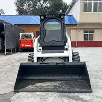 Chargeuse compacte sur pneus Bobcat S130 d'occasion, capacité nominale de 2,4 tonnes (1300 lb), godet de 60 pouces, faible nombre d'heures de fonctionnement, pour la construction