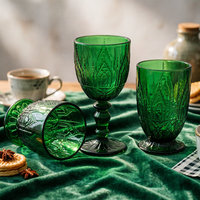 Élégantes coupes à vin en verre coloré faites à la main, décorées de motifs floraux en relief, pour bars et mariages
