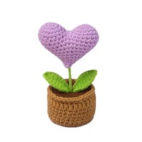 Mini plante en pot en forme de cœur, tricotée à la main au crochet, fleur artificielle en forme de cœur pour la décoration de voiture ou de bureau, cadeau pour professeur, stock disponible en Chine