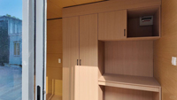 Maisonnette préfabriquée Apple Cabin avec panneaux solaires, maisonnette compacte avec énergie solaire pour hébergement, hôtel, appartement, villa, complexe hôtelier, design contemporain