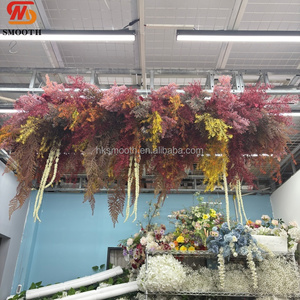 ช่อดอกไม้ประดับตกแต่งเพดานงานแต่งงานสีแดงเบอร์กันดีแบบเรียบหรู พร้อมดอกอะมาแรนธัสห้อยระย้า  สามารถสั่งทำได้ - Product Image 3