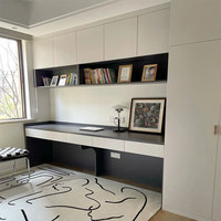 Bibliothèque murale en bois à la maison avec des bureaux d'ordinateur meubles d'étude