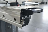 Scie à panneaux horizontale de haute précision avec une capacité de 3200 mm pour la coupe du bois