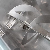 Machine de remplissage semi-automatique électrique à piston en U avec PLC pour boissons, eau, jus, crème, granulés de bœuf et sauces piquantes