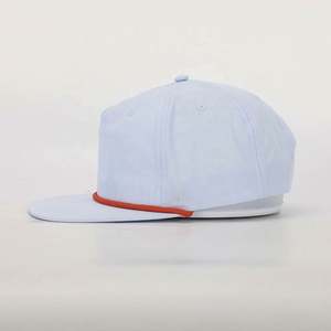 Gorra Deportiva de 5 Paneles con Visera Plana, Diseño Personalizado OEM al por Mayor, con Logotipo Bordado, Poliéster, Orificios Cortados con Láser, Estilo Moderno - Product Image 3