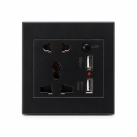 Prise murale universelle moderne et minimaliste à 5 trous avec double port USB, large plage de tension, personnalisable, vente en gros, support OEM, idéale pour les chambres d'hôtel