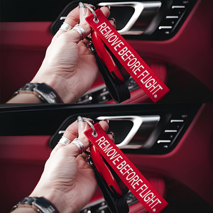 Venta al por mayor barato personalizado marca mover vuelo coche logotipo tela clave etiqueta bordado llavero - Product Image 2