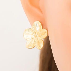 <b>Stud</b> Earrings Bee Pearl 18K Gold Plated <b>Titanium</b> Steel Insect Shape Fashion Jewelry EH11684 - Product Image 2