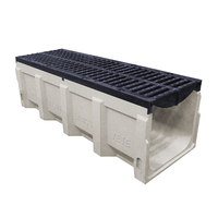 Caniveau de drainage en béton polymère avec sortie pour drainage de surface