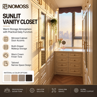 Dressing moderne de luxe avec cadre en aluminium, armoire vitrée et conception de plan personnalisée pour les projets de développement de villas