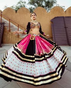 Venta caliente precio bajo pesado Lehenga Choli Dupatta blusa bordado trabajo piedra perla trabajo nupcial Lehengas elegante indio - Product Image 3