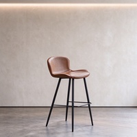 Chaise haute de bar commerciale moderne avec coussin en cuir et structure en acier inoxydable, idéale pour comptoir de cuisine, chambre, salle à manger, salon et maison.