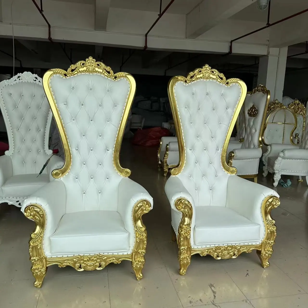 Оптовая продажа роскошного гостиничного тронного стула, праздничное Золотое белое свадебное тронное кресло