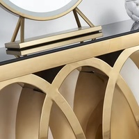 Meuble de salon italien, console longue et mince avec plateau en marbre noir et or, avec miroir, style européen