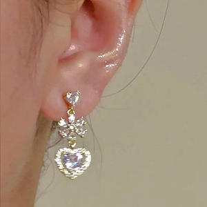 Orecchini Pendenti a Cuore Placcati Oro con Cristalli, Gioielli Romantici da Donna per Matrimonio, Orecchini in Lega con Strass Incastonati a Griffe - Product Image 5
