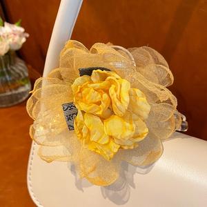 महिलाओं के दैनिक बाल सहायक उपकरण के लिए सुरुचिपूर्ण शार्क क्लिप्स सिल्क स्टेन फूल और पंख बाल पंजा क्लिप्स - Product Image 2