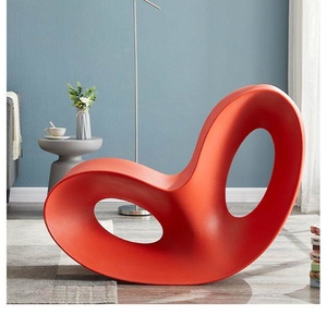 Fauteuil à bascule en plastique de luxe nordique, chaise longue créative haut de gamme, chaise de soleil moderne minimaliste pour salon et maison - Product Image 1