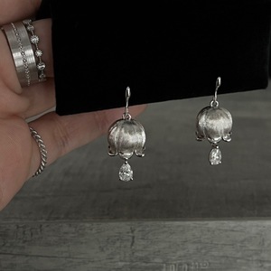 Boucles d'oreilles en forme de goutte de pluie en or 18 carats et argent sterling S925, nouveau style rétro chinois, design haut de gamme avec pompon pour femmes - Product Image 4