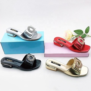 Nouvelles sandales d'été pour femmes, légères, de créateur, en cuir PU, à bout plat, pour la plage - Product Image 1