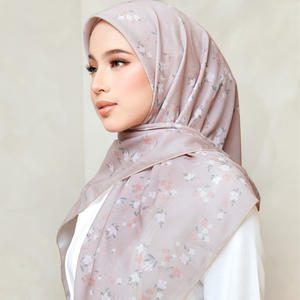 2025 élégant imprimé Voile Hijab nouveau Design carré châle Durable respirant tissu artistique Argyle motif pour les musulmans d'été - Product Image 2