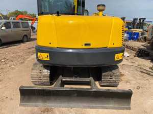 Mini-excavatrice Komatsu Pc56 d'occasion en excellent état, modèle 2022, capacité de la benne de 0,2 m, moteur pour rapport, à vendre - Product Image 2