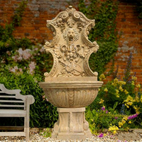 Fontaine murale en marbre blanc pour l'extérieur, élégante et commerciale, moderne, personnalisable, avec un design écologique et des fonctions d'eau uniques