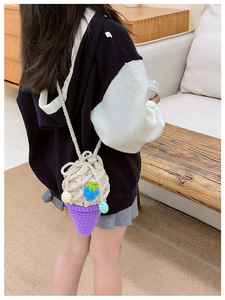 Borsa a tracolla in maglia per bambina, mini borsa <span class=keywords><strong>all</strong></span>'<span class=keywords><strong>uncinetto</strong></span> con catene, fiori di perle e chiusura a cordoncino, motivo cartone animato simpatico con coni gelato - Product Image 4