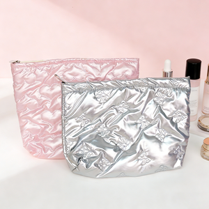 Sac de maquillage portable Sac de maquillage en PU brillant gaufré à la mode avec fermeture éclair Convient pour les voyages - Product Image 1